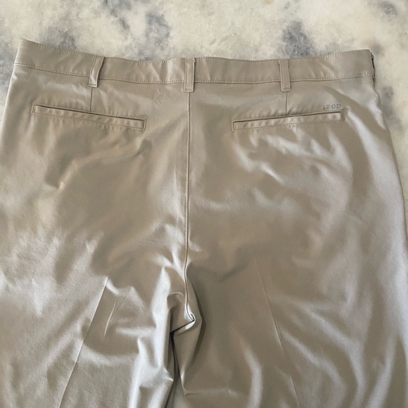 IZOD Men's Golf Swingflex Straight Fit Pant 40x32. Cool and comfortable - Picture 6 of 6